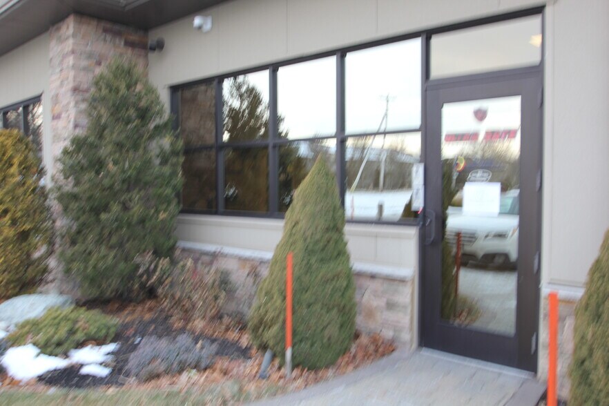 More Photos Of 2302 Turnpike St, North Andover General Retail For Lease