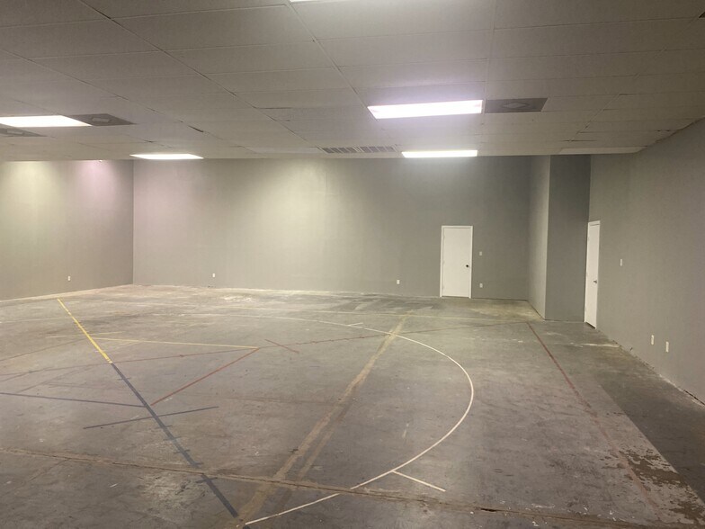 More Photos Of 2530 Old Louetta Loop, Spring Warehouse For Lease