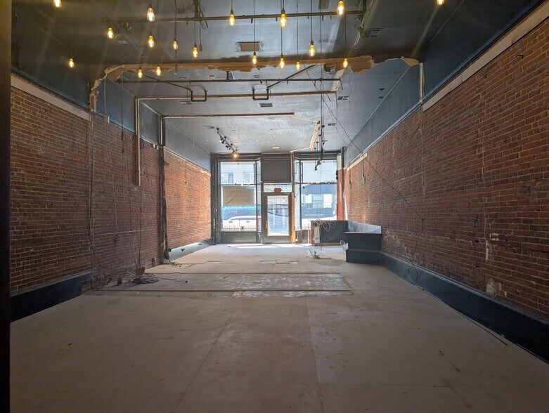 More Photos Of 827-835 4th Ave, San Diego Storefront For Sale