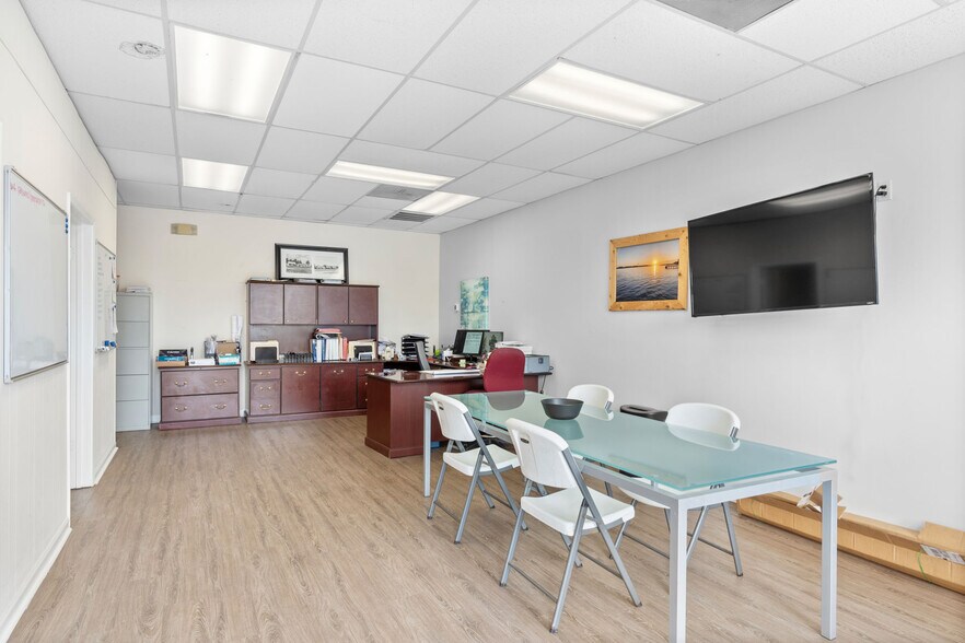 More Photos Of 119 Hollywood Blvd, Fort Walton Beach Flex For Sale