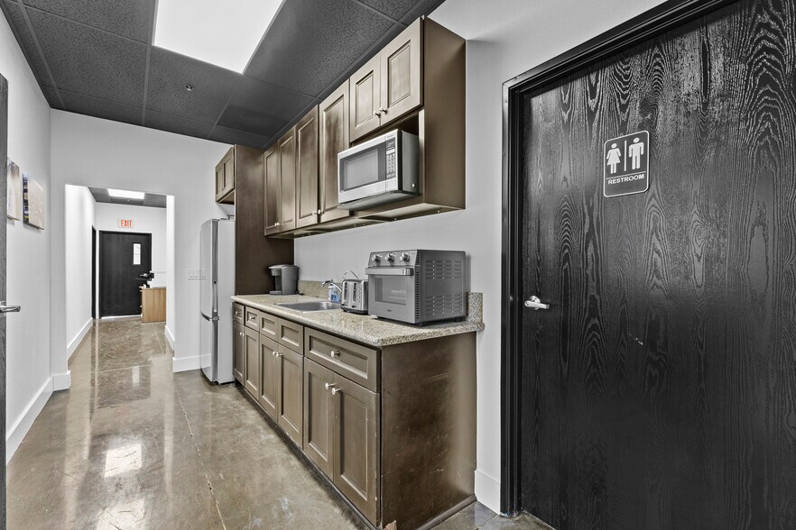 More Photos Of 18345 Pasadena St, Lake Elsinore Manufacturing For Lease