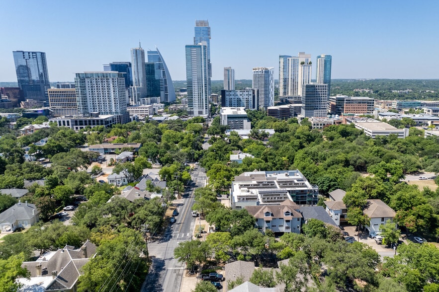 More Photos Of 806 W 11th St, Austin Office Residential For Lease