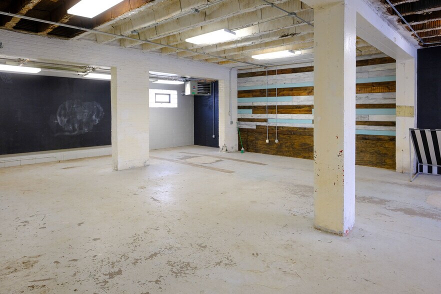 More Photos Of 408 W Main St, Benton Harbor Freestanding For Lease