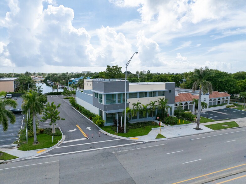 Primary Photo Of 4460 N Federal Hwy, Lighthouse Point Restaurant For Sale