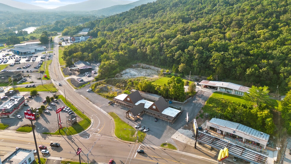 More Photos Of 104 Battle Creek, South Pittsburg Medical For Sale