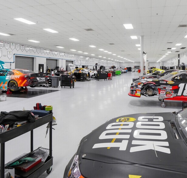 More Photos Of 13201 W Reese Blvd, Huntersville Warehouse For Sale