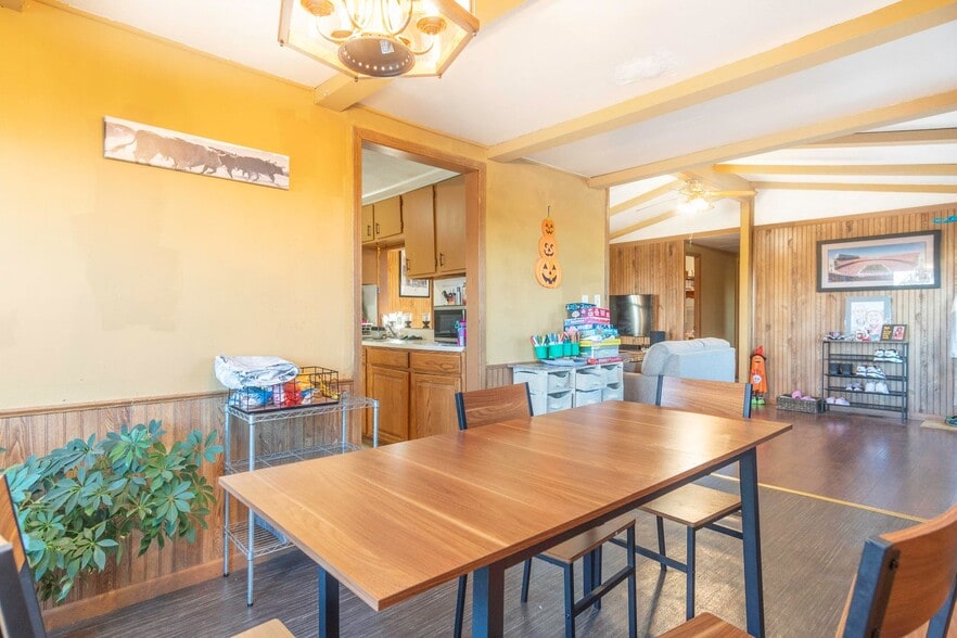 More Photos Of 14617 Kettlersville Rd, Wapakoneta Light Distribution For Sale