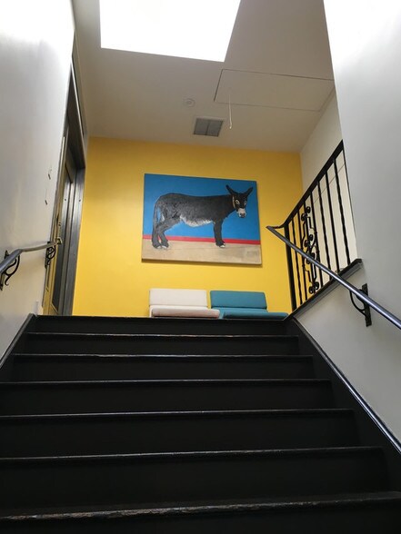 More Photos Of 80 Windward Ave, Venice Storefront Retail Office For Lease