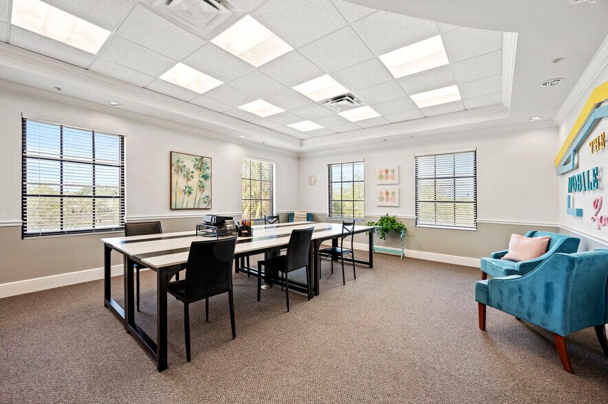 More Photos Of 9681 Gladiolus Dr, Fort Myers Coworking Space