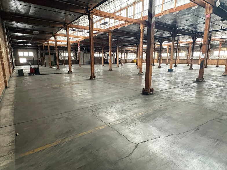 More Photos Of 17 7th St, Clearfield Warehouse For Lease