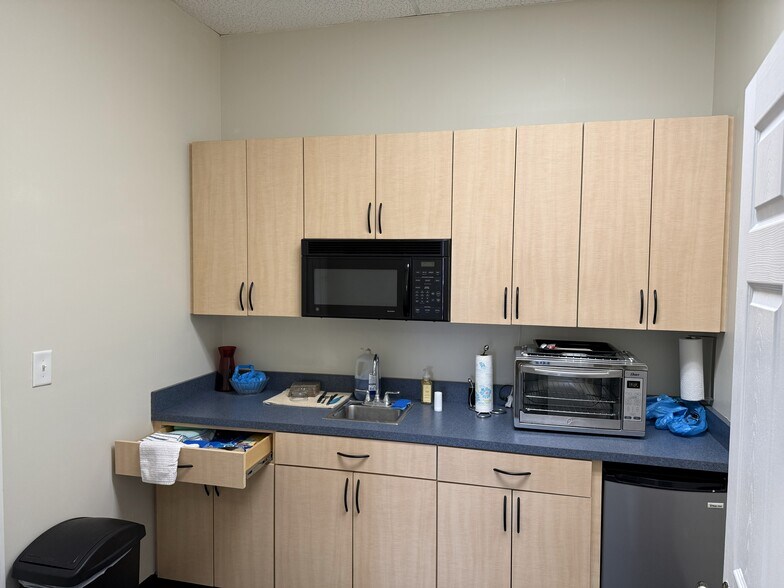 More Photos Of 350-400 E Economy Rd, Morristown Freestanding For Lease