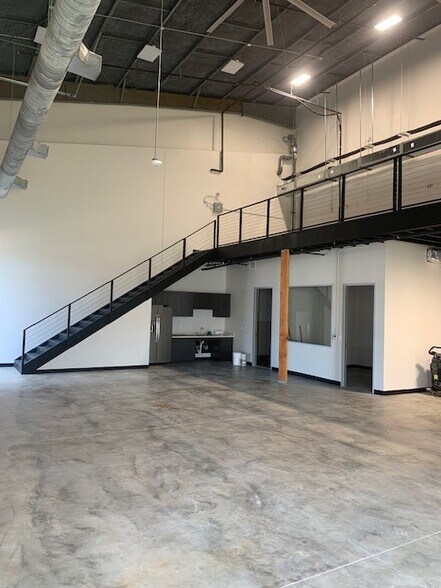 More Photos Of 1741 N Highway 377, Roanoke Showroom For Lease