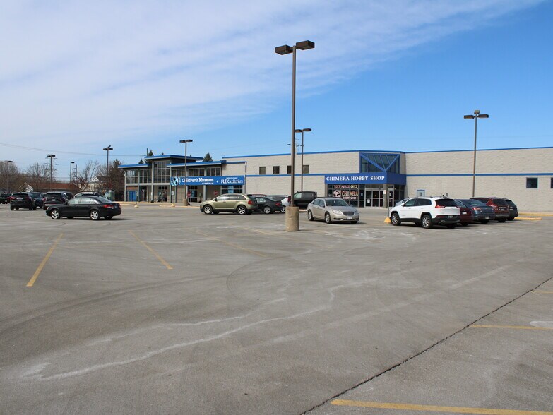 More Photos Of 7-75 W Scott St, Fond Du Lac General Retail For Sale