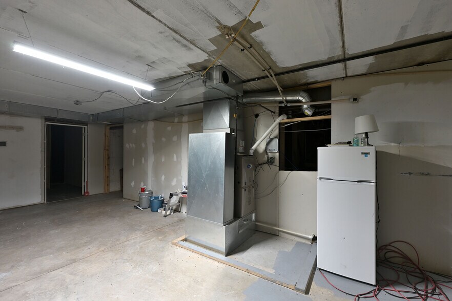 More Photos Of 11706 N Eaton Rd, Hayward Bar For Sale