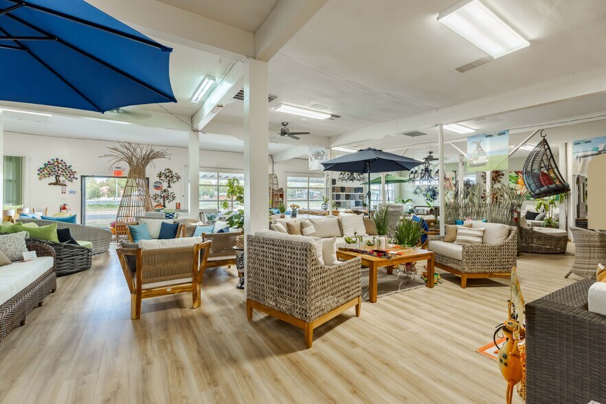 More Photos Of 1950 N Panam Expy, San Antonio Freestanding For Sale