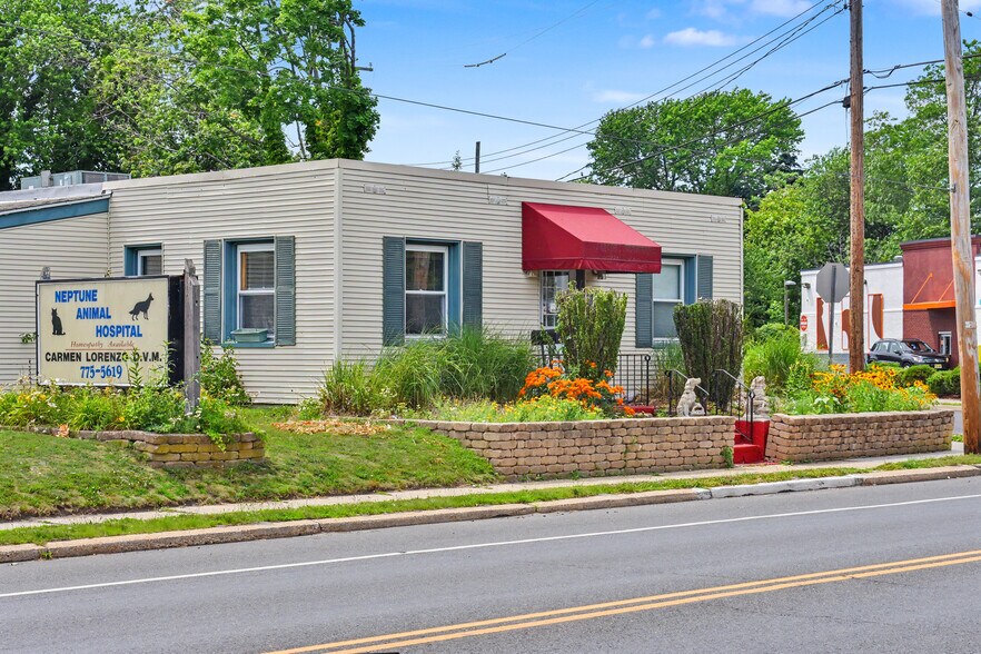 More Photos Of 317 Highway 35 N, Neptune City Veterinarian Kennel For Sale