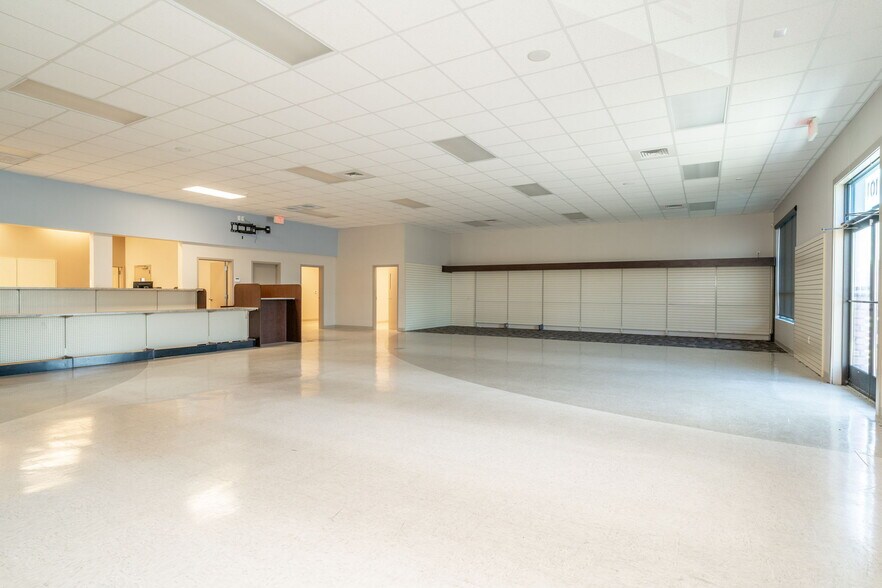 More Photos Of 16 Gosnell, Staunton Medical For Sale