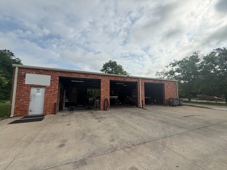 More Photos Of 966 E Ovilla Rd, Red Oak General Retail For Sale