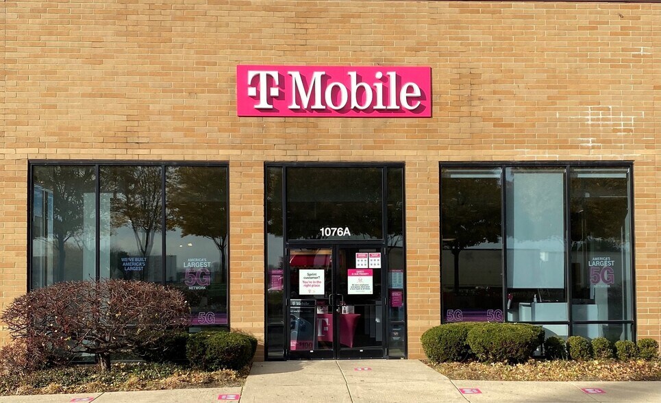 More Photos Of 1076 Route 59, Aurora Freestanding For Lease