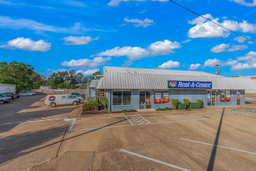 Primary Photo Of 1300 S Texas Ave, Bryan Freestanding For Sale