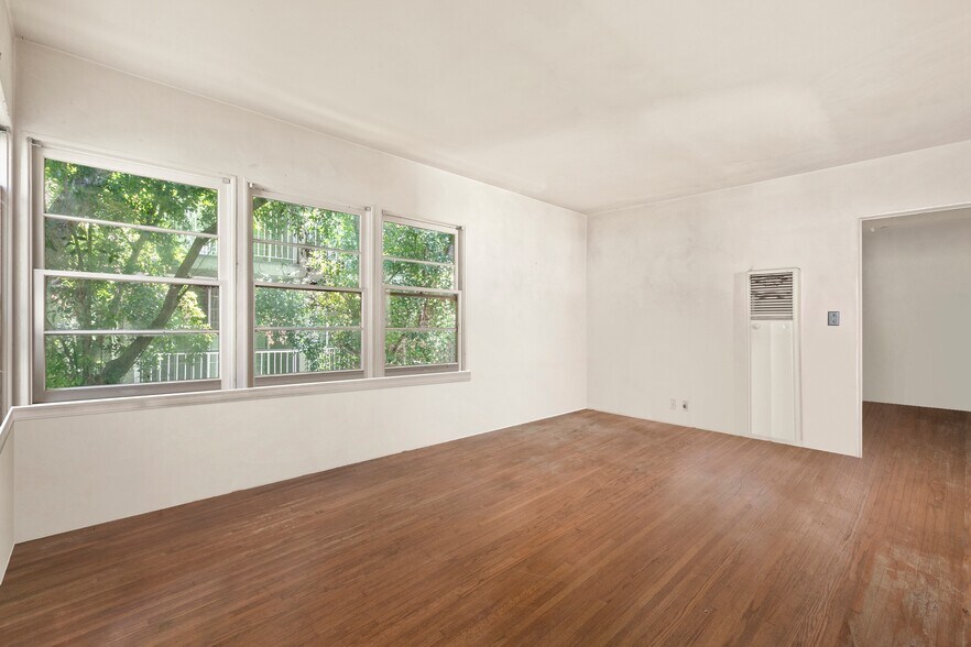 More Photos Of 8570 Holloway Dr, West Hollywood Multifamily For Sale