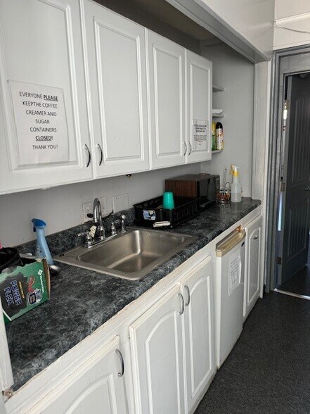 More Photos Of 601 E River St, Anderson Office For Lease