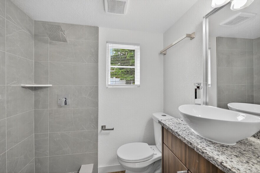 More Photos Of 2710 53rd Ave N, Saint Petersburg Multifamily For Sale