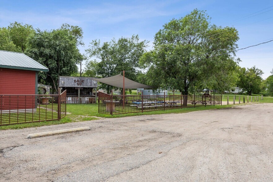 More Photos Of 511 Fergus Ave, Erhard Restaurant For Sale