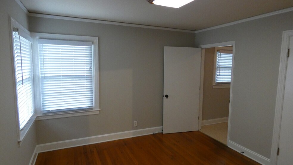 More Photos Of 2911 Middle Tennessee Blvd, Murfreesboro Office Residential For Lease