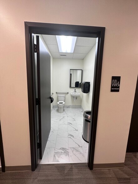 More Photos Of 4000 Wake Forest Rd, Raleigh Medical For Lease