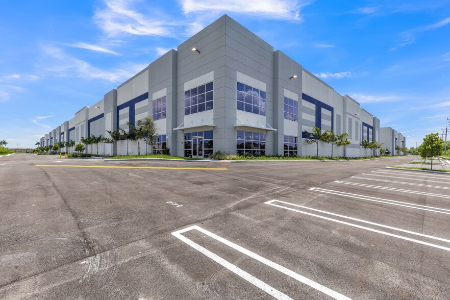 More Photos Of 6505 NW 167th St, Hialeah Unknown For Lease