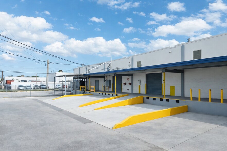 More Photos Of 3510 NW 60th St, Miami Distribution For Lease