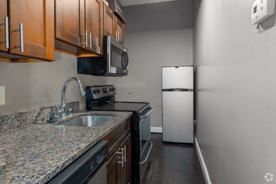 More Photos Of 617-631 W Lexington St, Baltimore Apartments For Lease