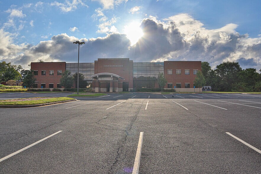 More Photos Of 1810 Stadium Dr, Phenix City Medical For Lease