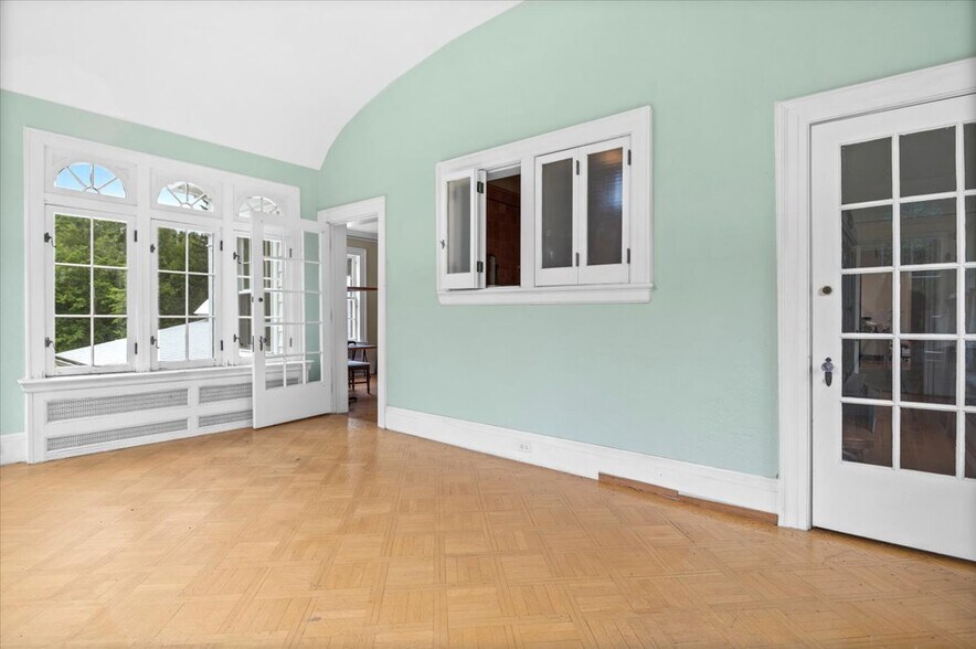 More Photos Of 2255 Ballston Ave, Saratoga Springs General Retail For Sale