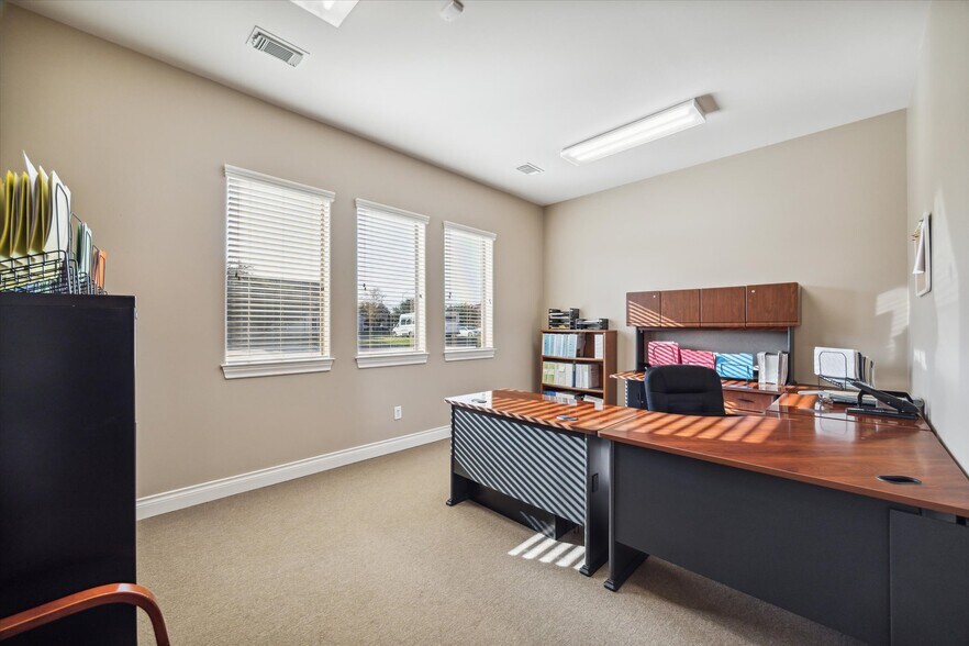 More Photos Of 435 Mason Park Blvd, Katy Loft Creative Space For Sale