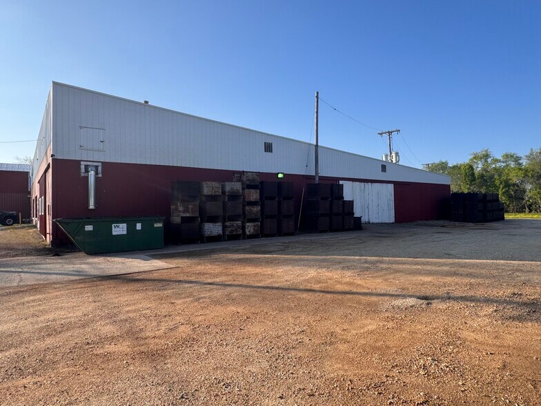 More Photos Of 400 Davis Street, Bushnell Manufacturing For Sale