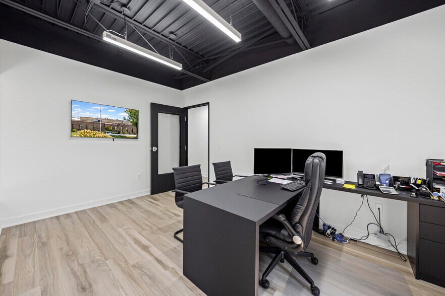 More Photos Of 23936 Industrial Park Dr, Farmington Hills Warehouse For Sale