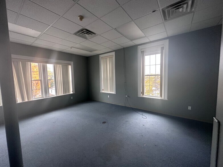 More Photos Of 314 Park St, Fulton Office For Sale