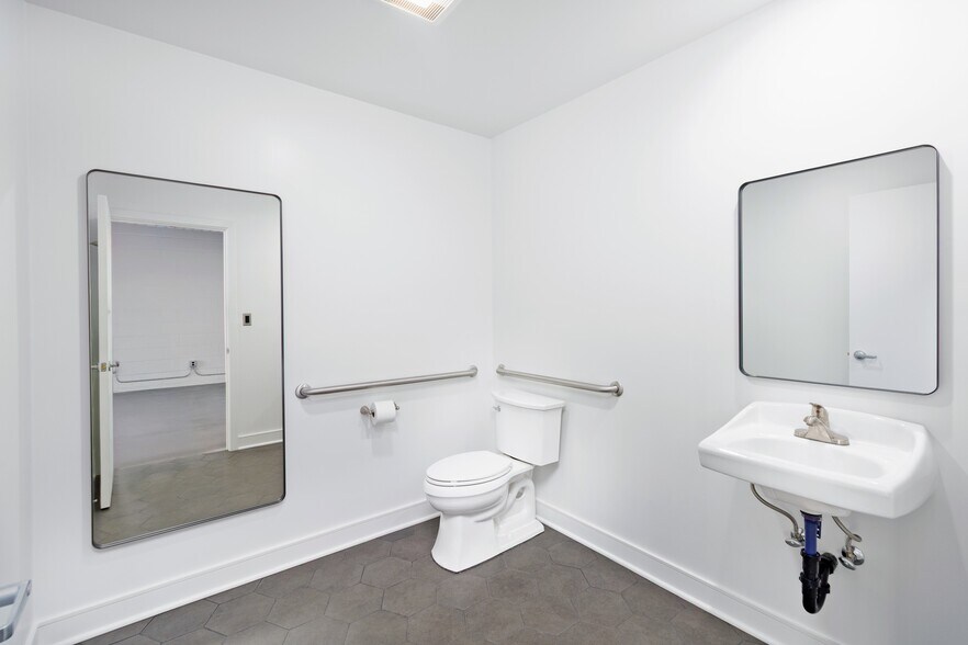 More Photos Of 1732 Victory Blvd, Glendale Loft Creative Space For Lease