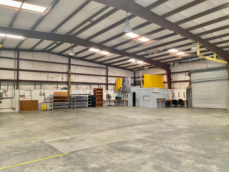 More Photos Of 100 Industrial Park Blvd, Sebastian Warehouse For Lease