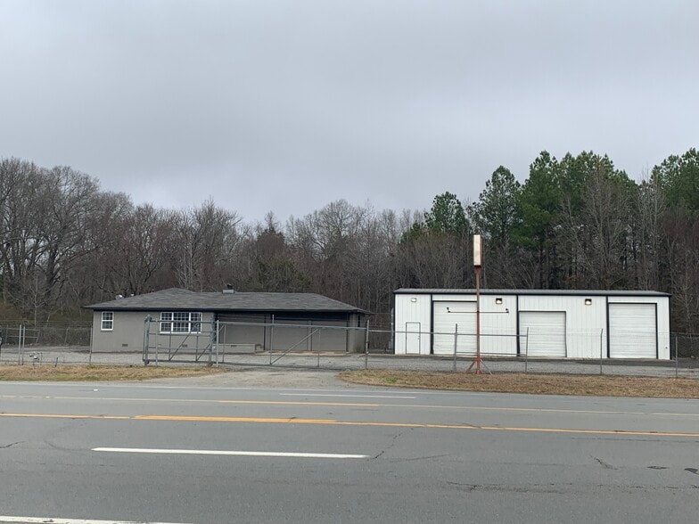 Primary Photo Of 567 E Highway 64, Conway Showroom For Lease