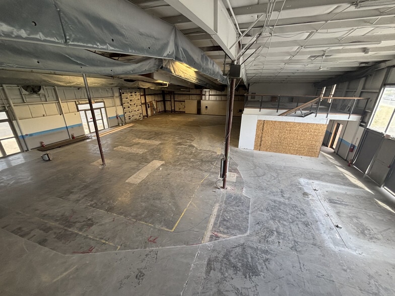 More Photos Of 136 Industrial Dr, Birmingham Warehouse For Lease