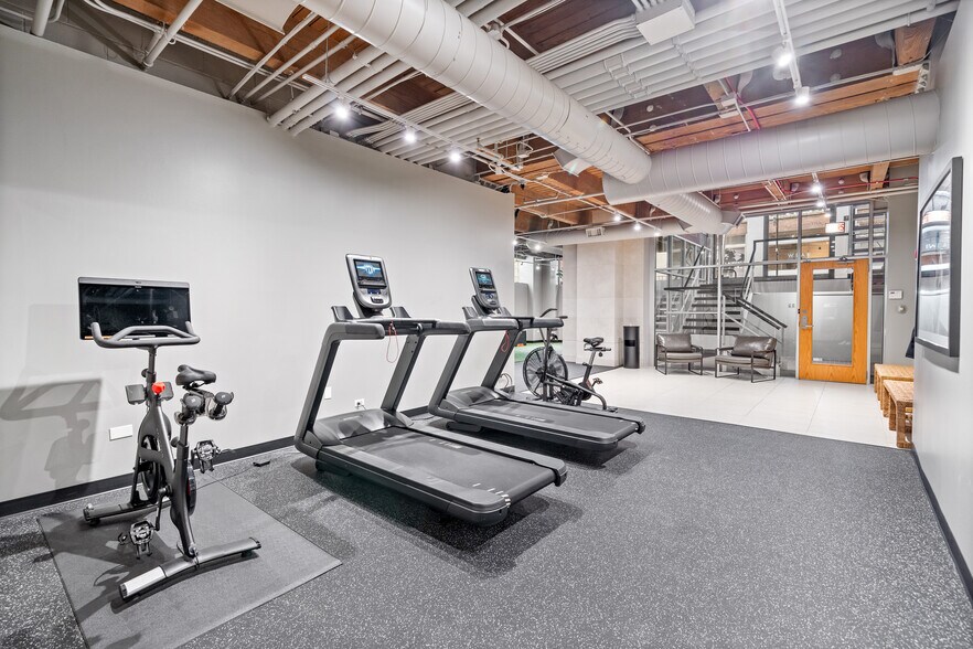 More Photos Of 730 N Franklin St, Chicago Loft Creative Space For Lease