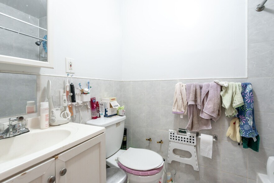 More Photos Of 489 Myrtle Ave, Brooklyn Storefront Retail Residential For Sale