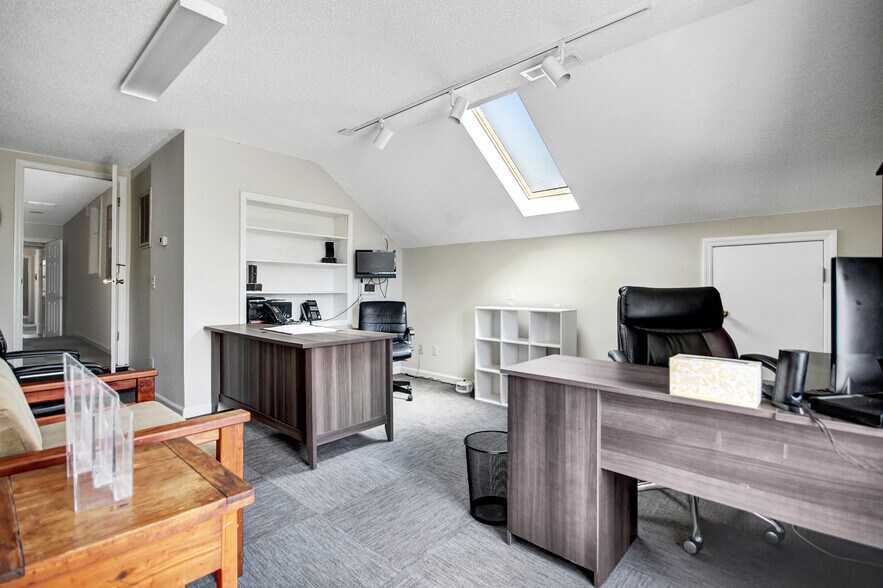 More Photos Of 4951 Jenkins Ave, North Charleston Office For Sale