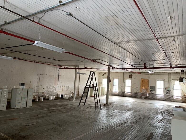 More Photos Of 1970 W Fayette St, Syracuse Office Residential For Lease