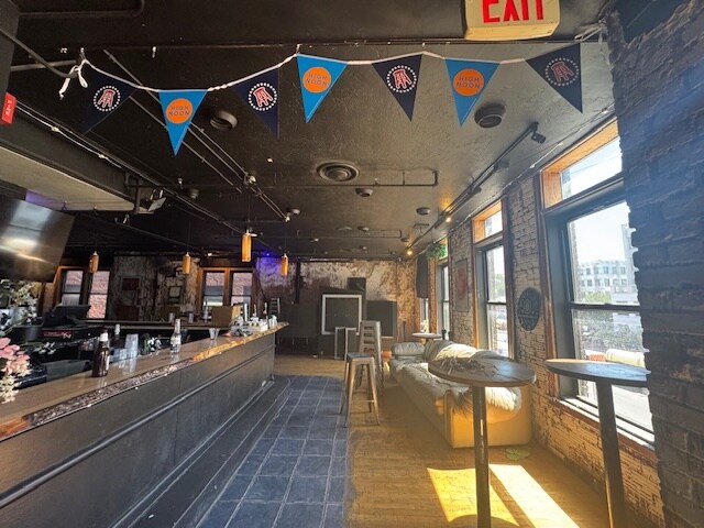 More Photos Of 188 Main St, Burlington Restaurant For Lease