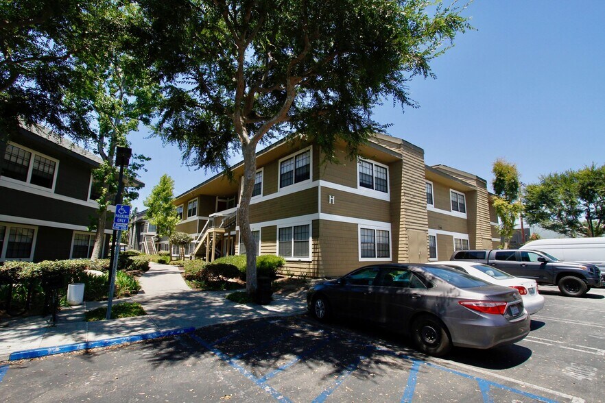 More Photos Of 2900 Bristol St, Costa Mesa Office For Sale