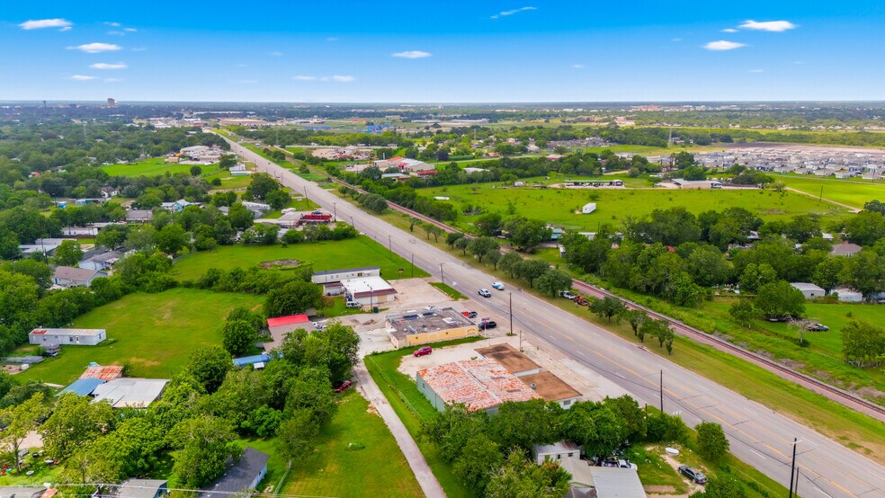 More Photos Of 4107 Port Lavaca Dr, Victoria Showroom For Sale